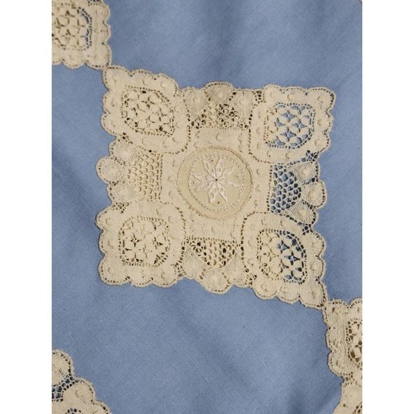 Vintage Blue Ecru Lace Tablecloth*Oversized Tablecloth - Picture 4 of 10